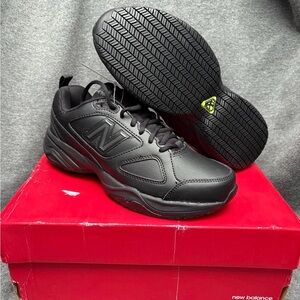 NWOB New Balance Slip Resistant 626v2 Women 8 D Wide Black Training Work Shoes